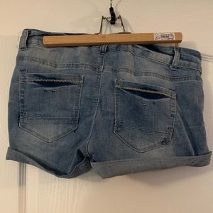 Indigo rein forever cuffed shorts